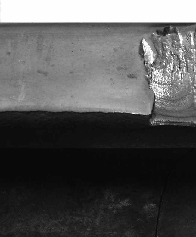 Усталостные трещины. Дефект рельса 21.1. Дефект выкрашивание металла. Выкрашивание головки рельса в стыке. Выкрашивание металла на поверхности катания головки рельсов.