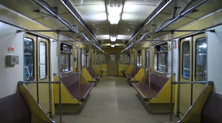 Поручни в метро