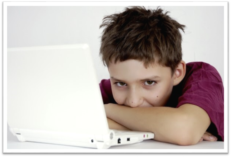 Подросток и компьютер. Подросток за компьютером. Компьютерная зависимость. Компьютер в жизни подростка.