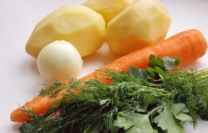 Очищенные овощи хранят. Очищенные овощи. Вареные овощи. Лук и морковь картофель зелень.